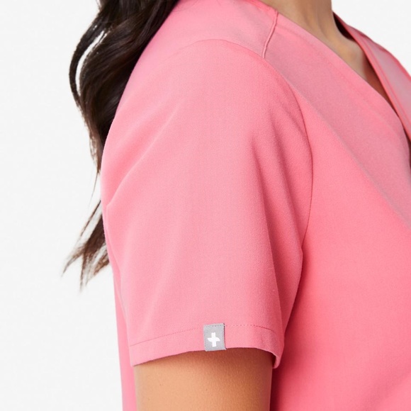 Figs Scrub Set, Neon Pink - Catarina and Zamora - Picture 3 of 9